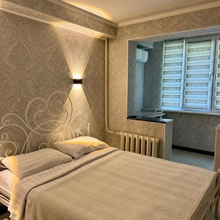 Уютная Комната-Студия В Центре Бишкека Bishkek Exterior foto