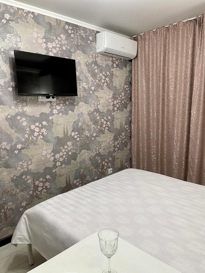 Уютная Комната-Студия В Центре Бишкека Bishkek Exterior foto