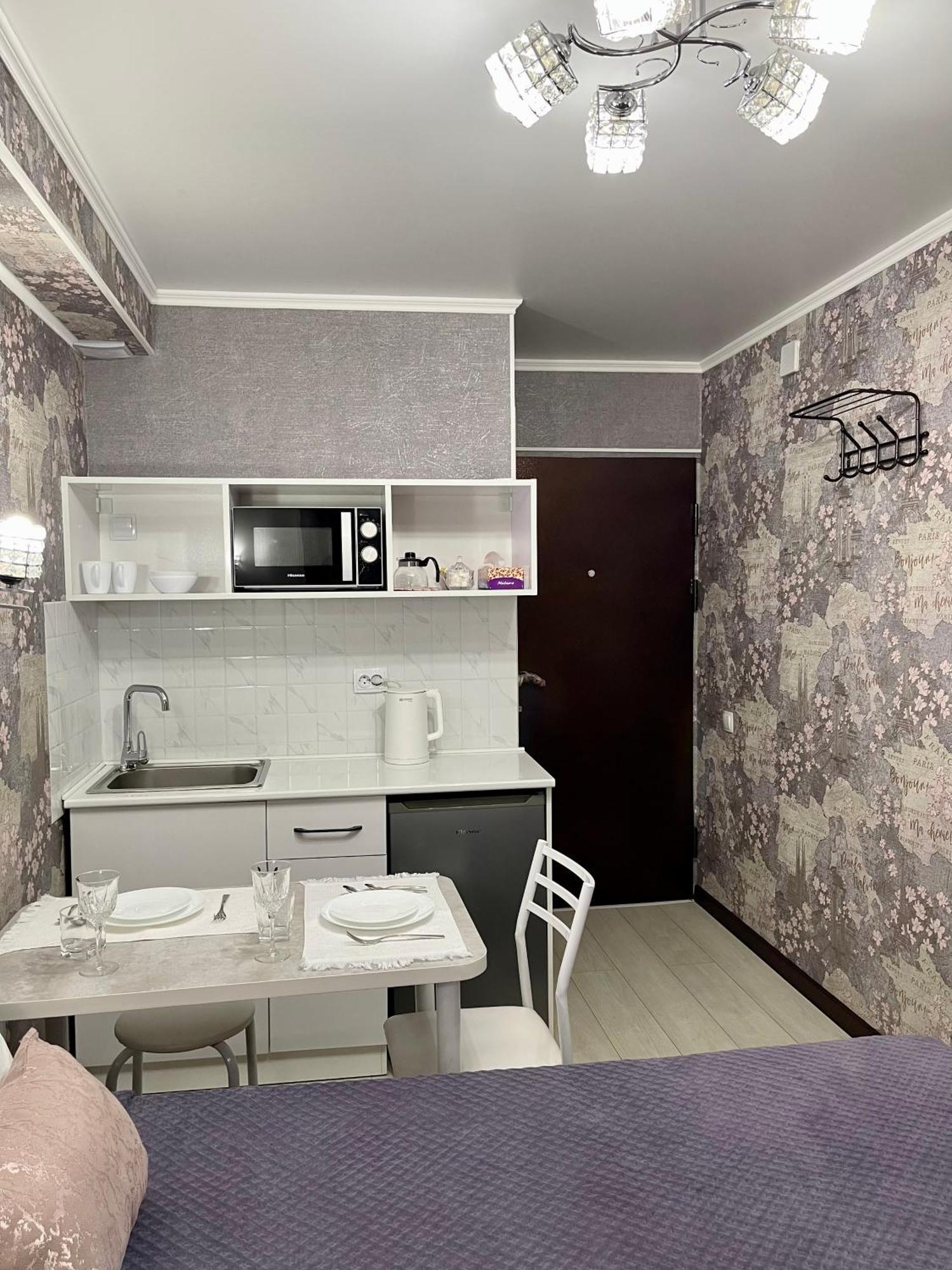 Уютная Комната-Студия В Центре Бишкека Bishkek Exterior foto